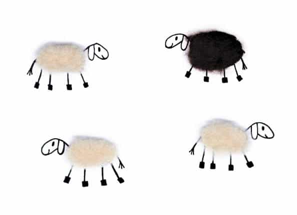Plüschkarte Herde mit schwarzem Schaf
